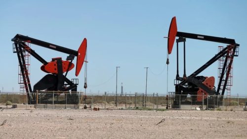 Caída histórica del petróleo: temor a una guerra de precios y al coronavirus desploma un 30% su cotización