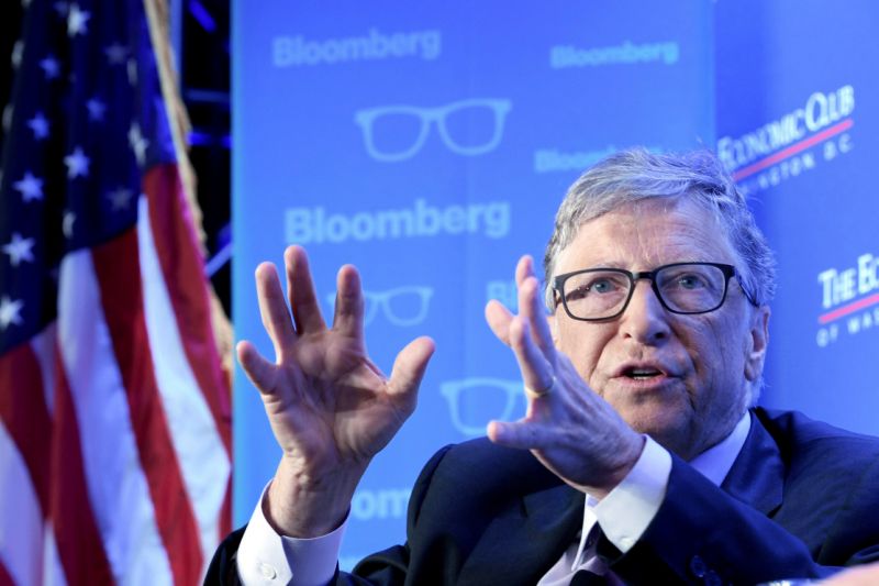 Bill Gates: “No puedes decir a la gente que ignore ese montón de cadáveres y siga gastando”