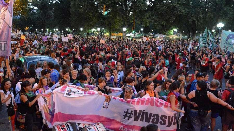 #DíadelaMujer: mujeres mendocinas marchan el domingo y organizan un paro laboral el lunes