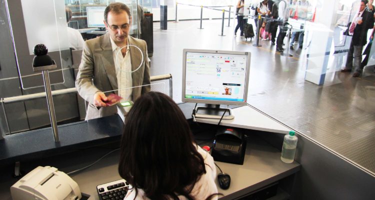 Empleados de Migraciones de Mendoza preocupados por su situación ante el coronavirus