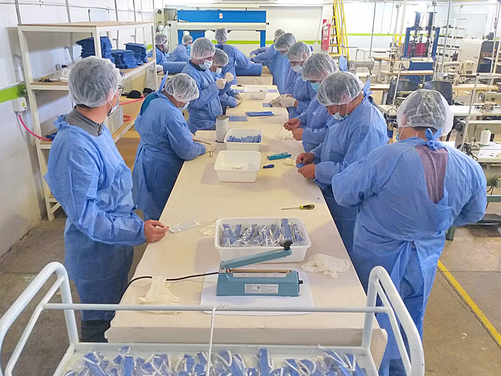 Presos mendocinos ya producen más de mil barbijos por día