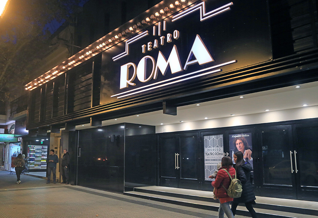 Se suspendieron funciones en el  Teatro Roma por el coronavirus