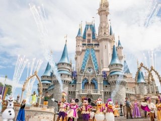 Coronavirus: Disney suspendió a 43.000 empleados y no les pagará el sueldo