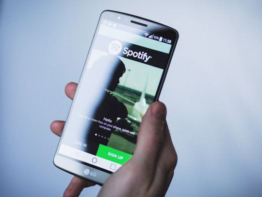 Spotify resiste al coronavirus, gana usuarios y suben sus acciones