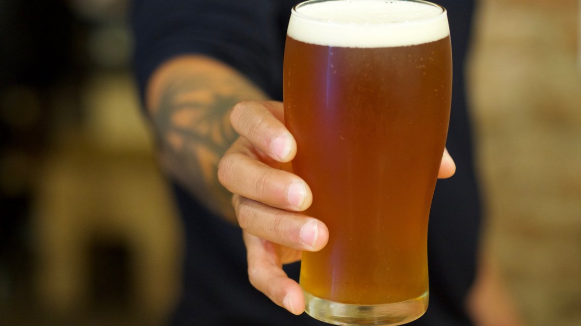 La OMS llama a dejar de tomar alcohol en la cuarentena