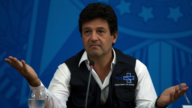 Bolsonaro destituyó a su ministro de Salud tras semanas de tensión