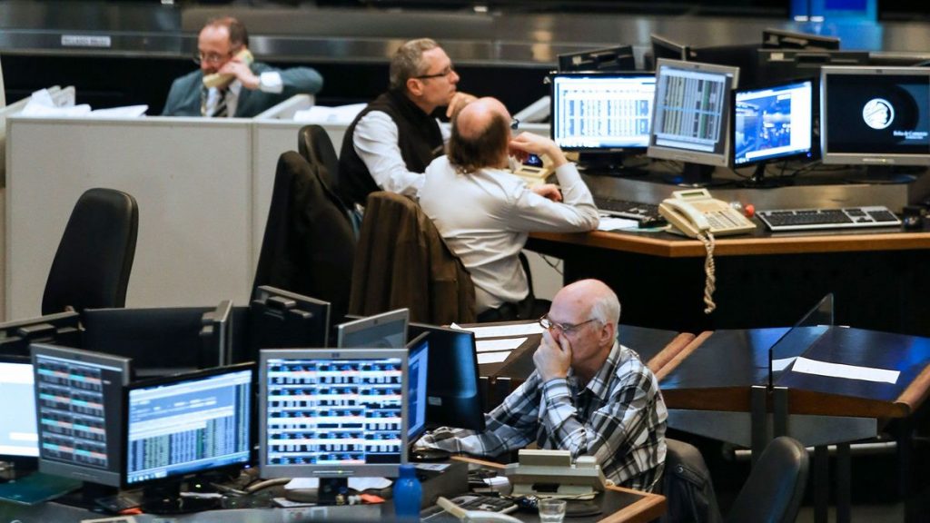 Tras rumores de acercamiento en la negociación de deuda, el riesgo país bajó casi un 15%