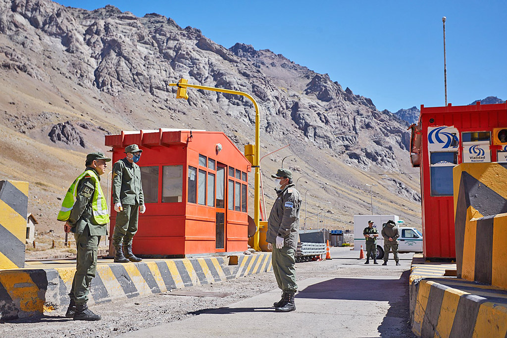 Comenzaron a volver argentinos  varados en Chile