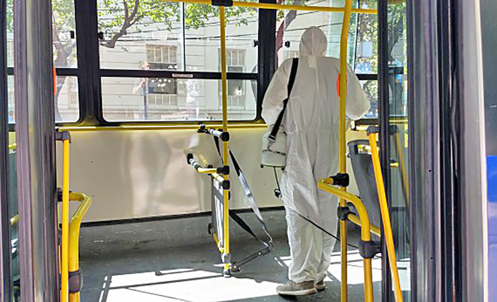 ISCAMEN desinfecta unidades de transporte  en la terminal de San Rafael