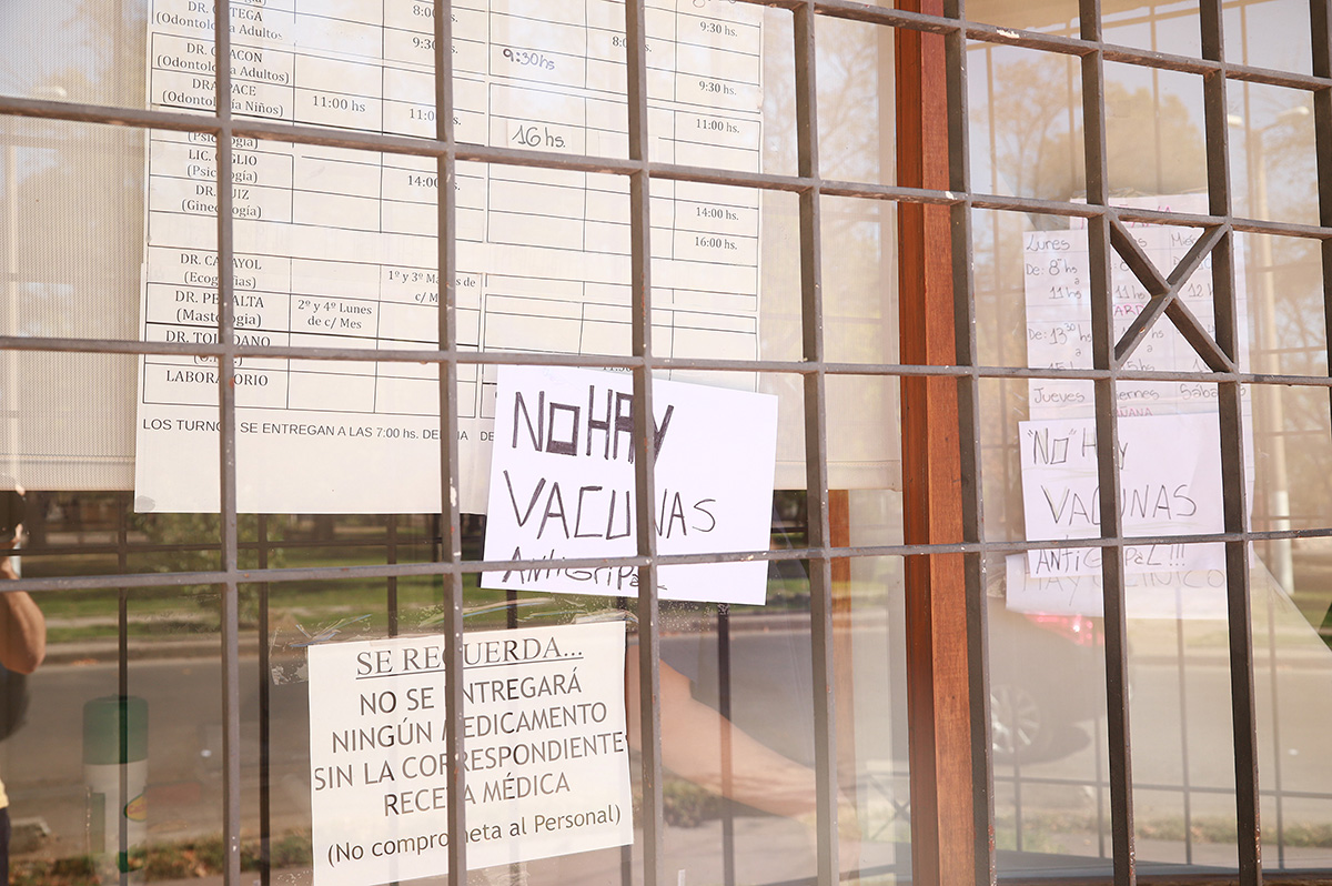 Quejas de vecinos por falta de  vacunas antigripales en los barrios
