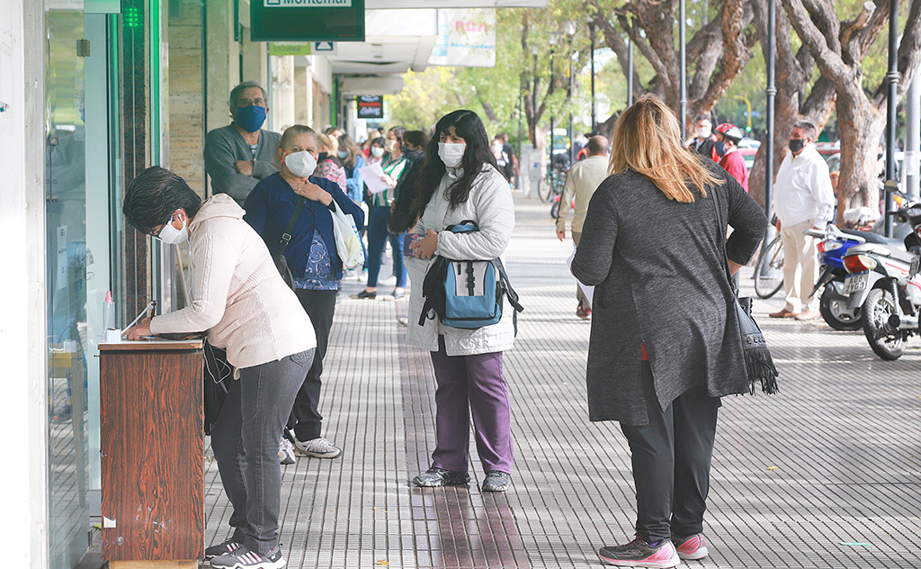 El Gobierno evalúa “levantar” la cuarentena por zonas geográficas