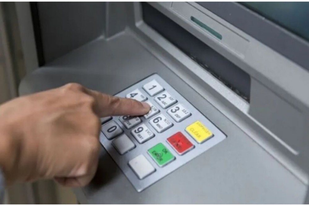 Por la pandemia se pueden retirar hasta $15.000 de los cajeros