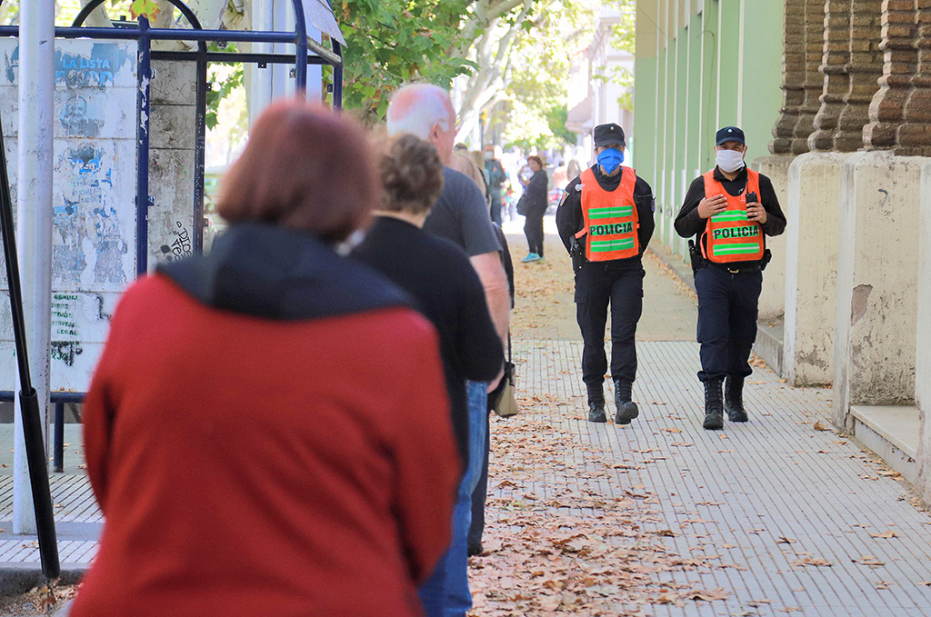 Un promedio de 20 personas al día son  detenidas en el Sur por violar la cuarentena