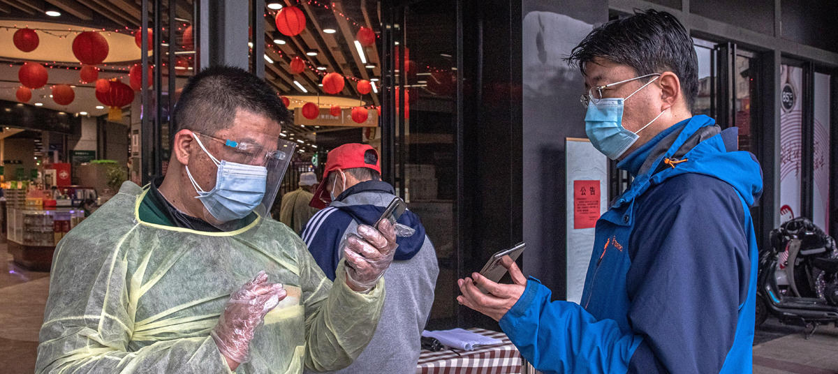 Las 13 mentiras sobre el coronavirus que aumentan el peligro de contagio y multiplican el pánico