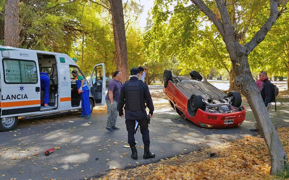 Choque y vuelco en  Montecaseros y Sobremonte