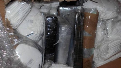 Reino Unido: encontraron cocaína valuada en más de un millón de dólares en una caja de barbijos