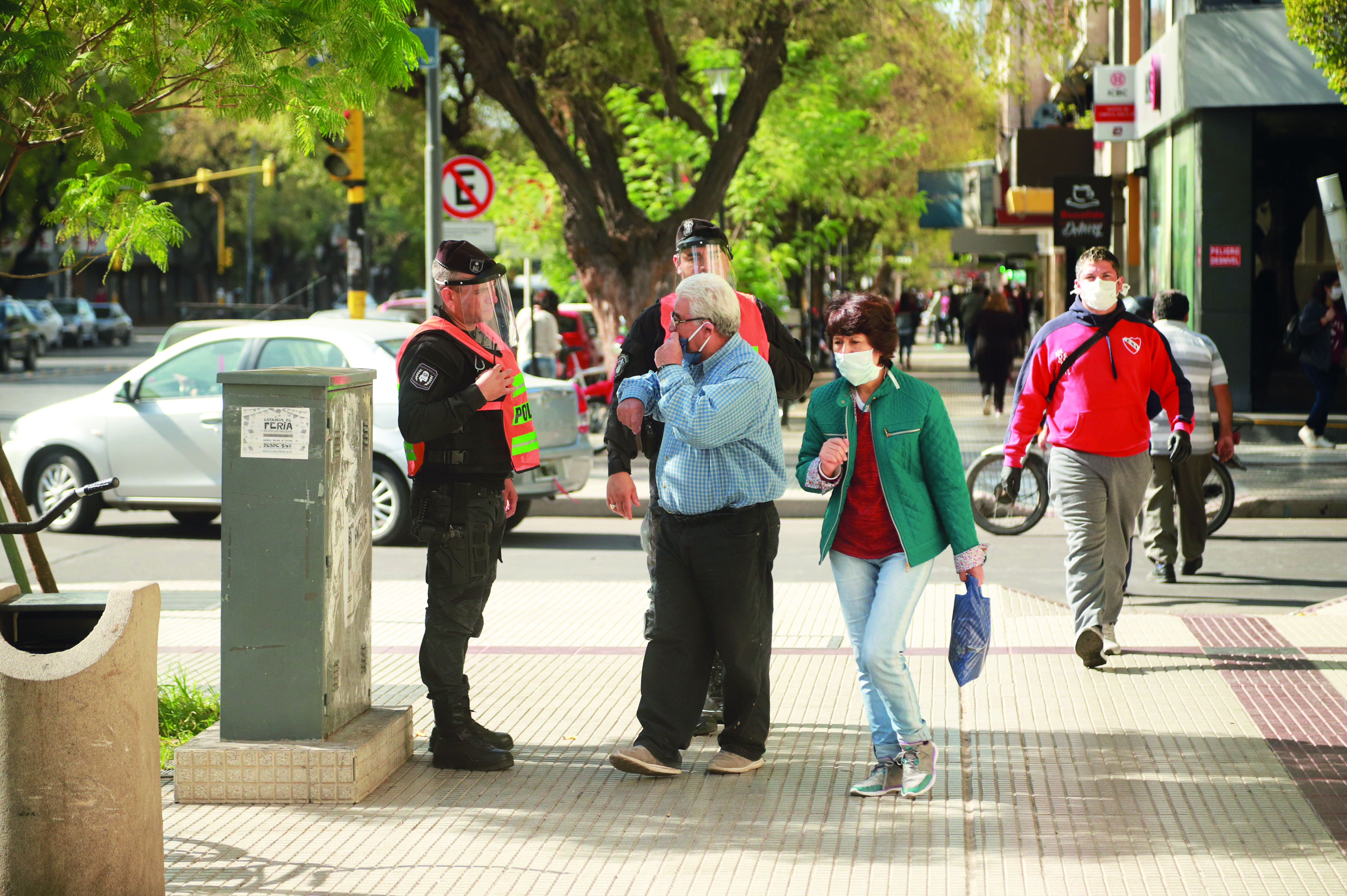 Cuarentena: qué actividades  quiere flexibilizar el gobernador Suarez