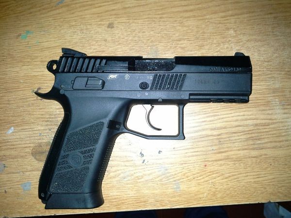 Secuestraron réplica de arma tras riña en barrio Sosneado