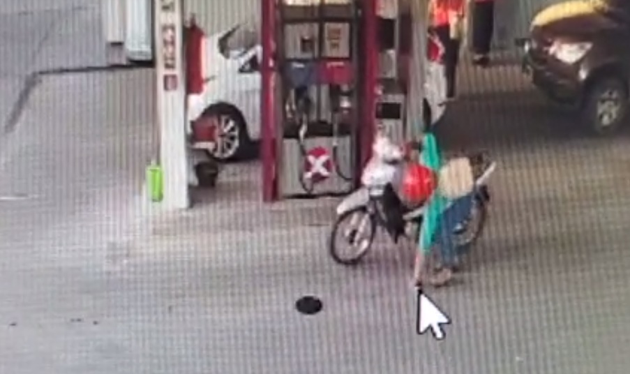 Motociclista hurtó billetera que se le cayó al playero de estación de servicio