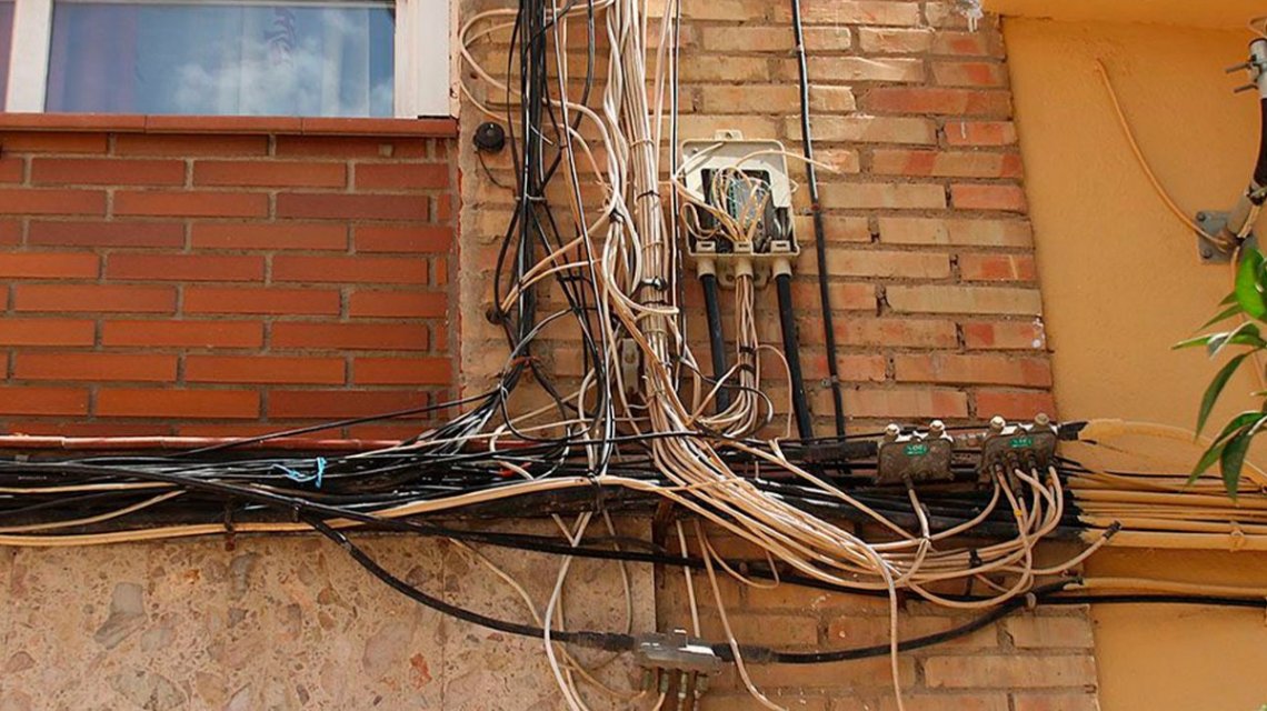 España: Le cortaron el cable de Internet a la maestra porque les daba mucha tarea