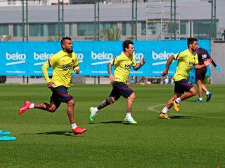Junto con 13 compañeros, Messi volvió a entrenar en Barcelona y se prepara para el regreso