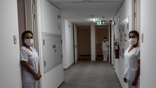 Los hospitales de Lima ya hacen una selección de pacientes graves