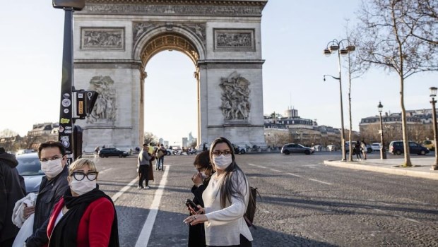 Francia: cierran 70 escuelas por detección de casos de coronavirus