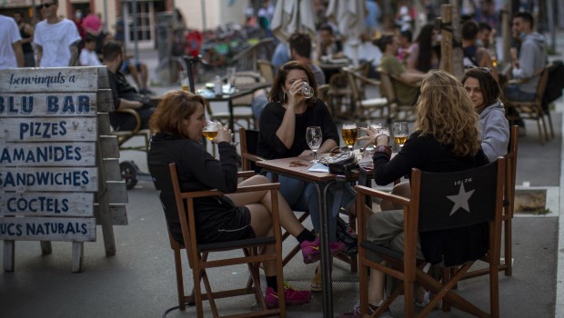 Madrid y Barcelona reabren sus bares y restaurantes