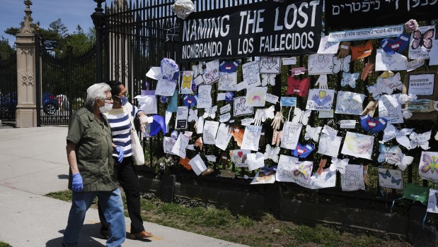 Récord: EE.UU. el primer país que superó los 100.000 muertos por coronavirus