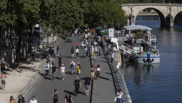 Francia reabre los parques tras el confinamiento por el coronavirus