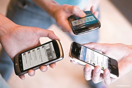 El Gobierno congela las tarifas de telefonía fija y móvil, internet y TV paga