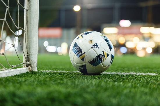 Infectólogo recomienda que por seguridad el fútbol vuelva en diciembre