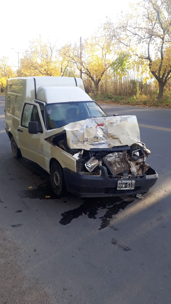 Vuelco en Jaime Prats y fuerte choque en avenida Vélez Sarsfield