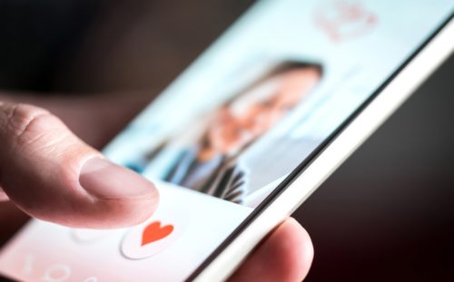 La nueva función de Tinder: ahora se podrá hacer videollamadas