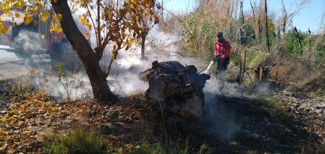 Extraño robo de dos vehículos estacionados a menos de una cuadra de distancia