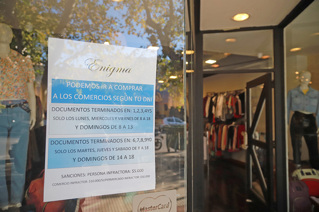 La realidad de los negocios de venta  de ropa del centro sanrafaelino