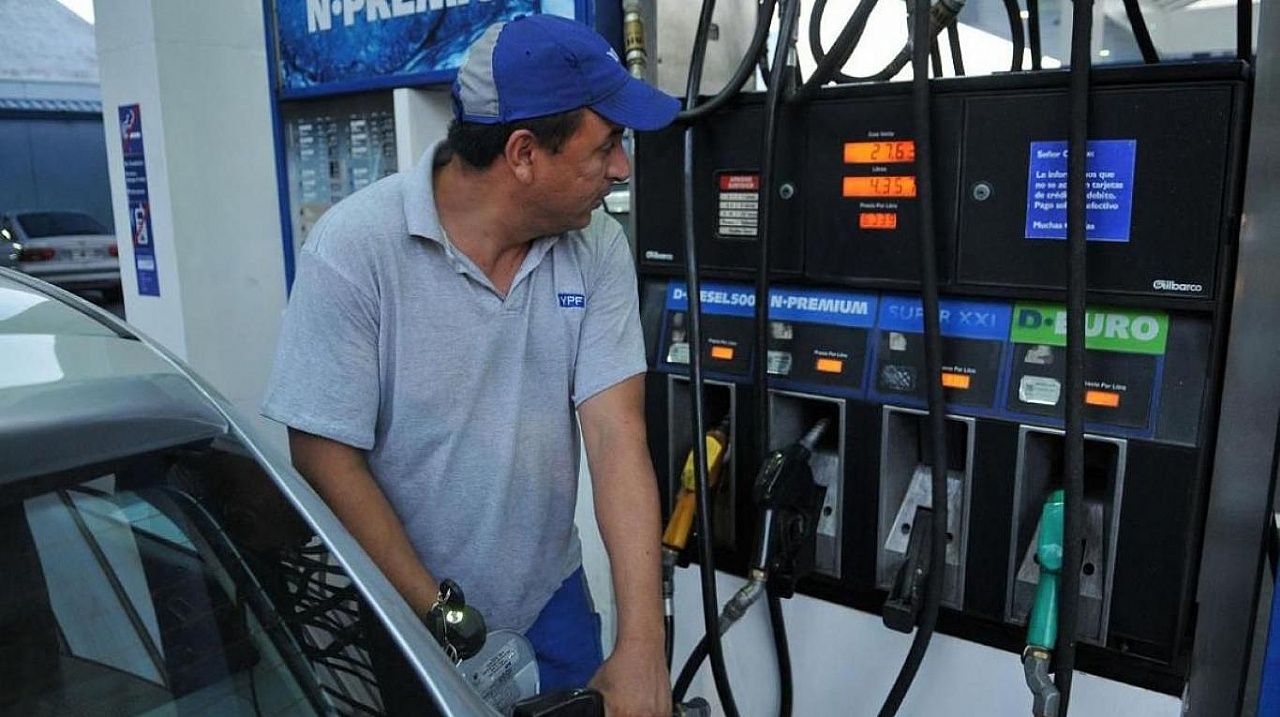 Congelan el precio de los combustibles al menos hasta octubre