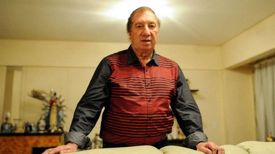 Carlos Bilardo fue trasladado a una clínica por precaución
