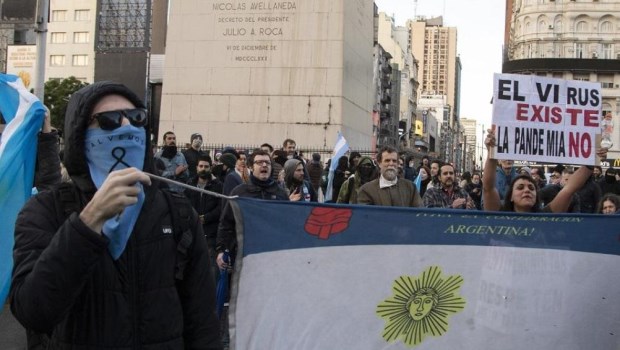 Comerciantes se manifestaron en el Obelisco para volver a trabajar