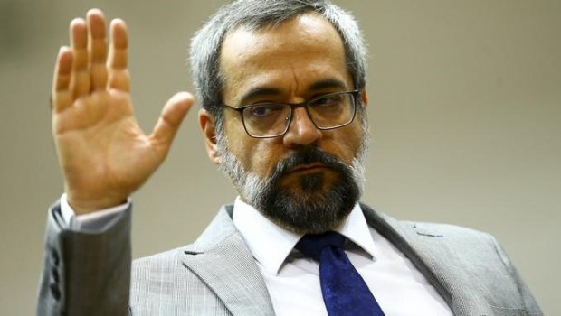 Renuncia otro ministro de Bolsonaro­