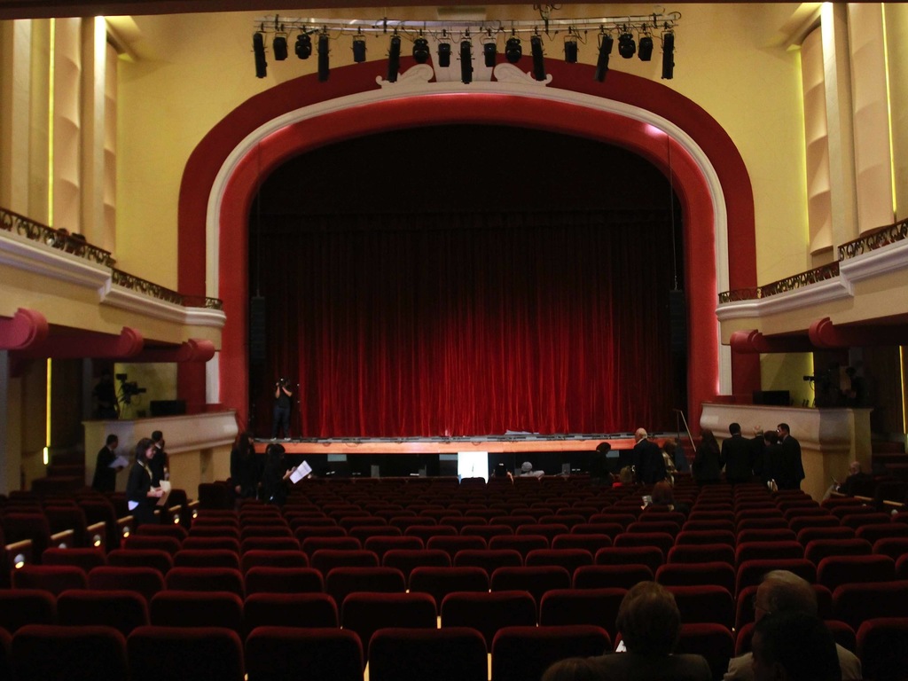 Por qué se habilitaron las misas y no los cines y teatros