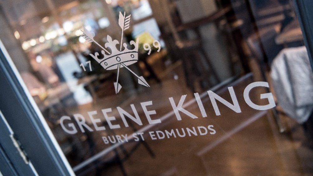 Cadena de pubs británica y la aseguradora Lloyd’s, se disculpan por sus vínculos con la esclavitud