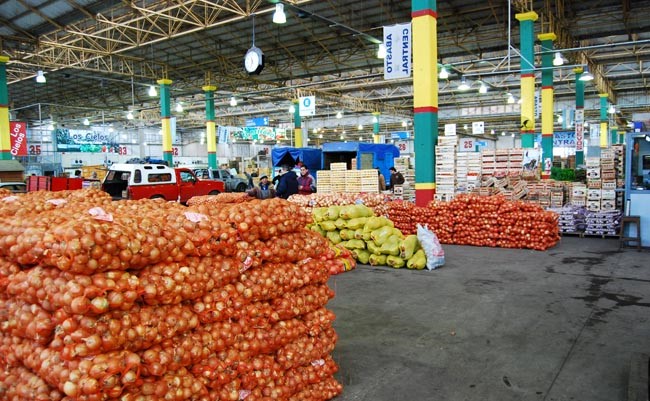 La Asociación Frutihortícola Argentina apoya el reclamo de los camioneros