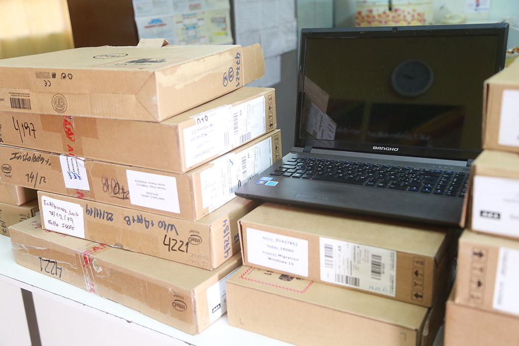 DGE entregó 400 equipos  para ampliar la conectividad