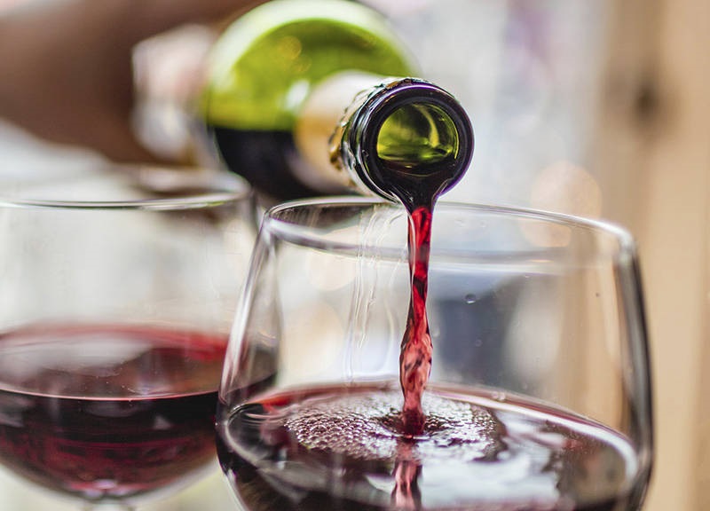 Pusieron en marcha una prueba piloto  para vender vino por litro en las bodegas