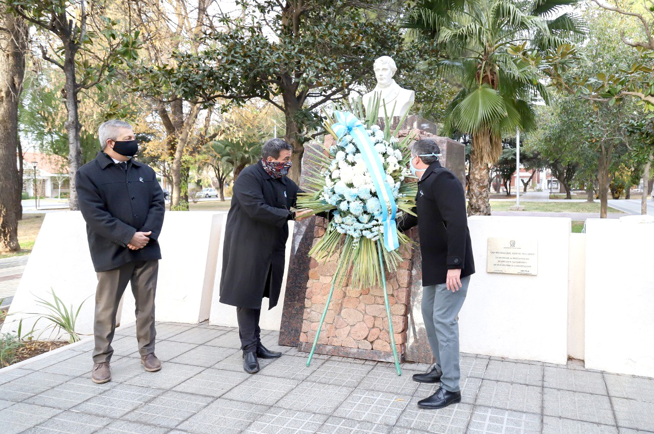 Ciudad y distritos se vistieron de “celeste  y blanco” en el Día de la Bandera