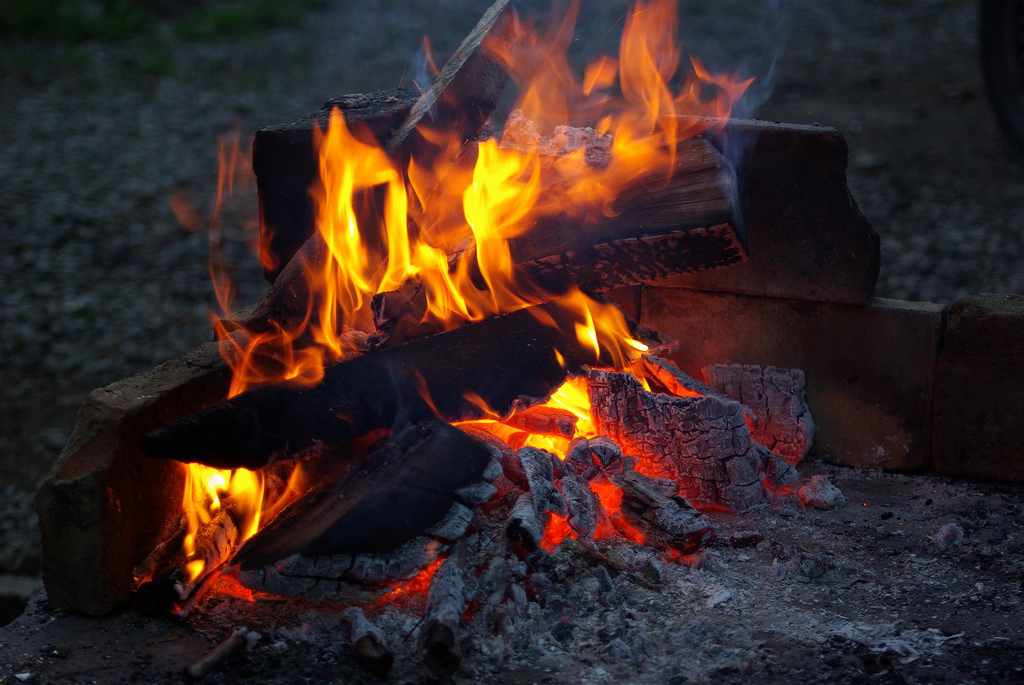 Las Heras: Hacían un asado y terminaron incendiando su casa
