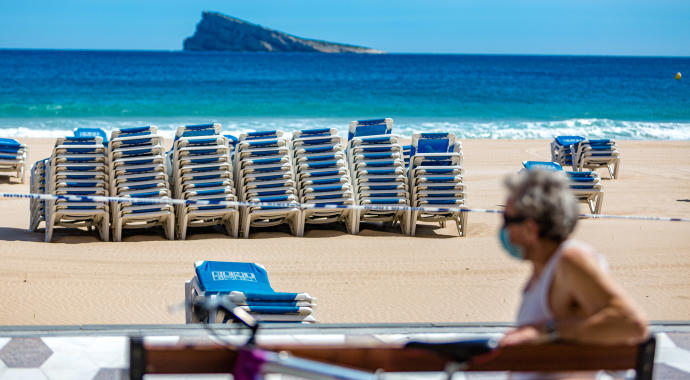 Río de Janeiro reabre las iglesias y las playas a pesar de sumar más de 3 mil fallecidos