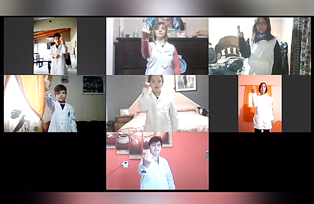 Alumnos de la escuela Díaz interpretaron  el Saludo a la Bandera en lengua de señas