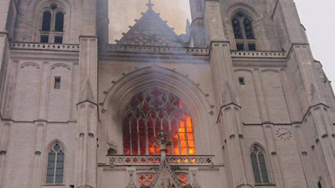 Incendio en la catedral de Nantes: un voluntario confesó que inició el fuego